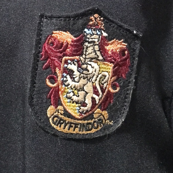 Harry Potter Cloak - Gryffindor - Picture 2 of 5